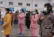 感動(dòng)！患者高唱“感恩的心” 醫(yī)患攜手共抗疫情心貼心
