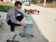 宣城寒亭鎮：群眾主動戰“疫”  小伙用無人機為村里義務消毒