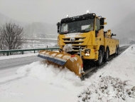 安徽高速600余人除雪 部分高速入口臨時封閉