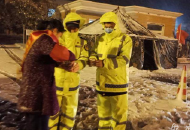 暖心！民輔警逆風(fēng)雪執(zhí)勤,熱心群眾送來姜湯