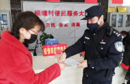 居民出行受管控，淮南民警送證上門 