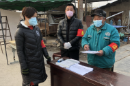 淮南：古稀老黨員每天上崗戰“疫”