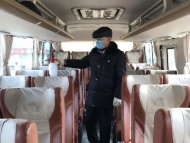 老黨員成“逆行者”     每天駕駛通勤車接送病人9趟次 