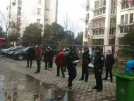 無為一居民外出家中意外起火 輔警徒手破門滅火