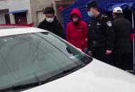 淮南一男子闖卡被民警批評(píng)后 甘做志愿者到卡點(diǎn)值守