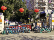 小區(qū)竟用共享單車封閉出入口 合肥高新區(qū)城管緊急制止