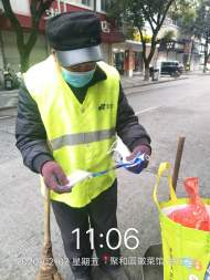 暖心！績(jī)溪愛(ài)心人士給環(huán)衛(wèi)工人捐320只口罩不留名