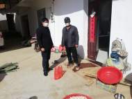 宣城：防疫不误扶贫 他们帮贫困户卖鸡蛋青虾