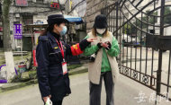 江淮戰(zhàn)“疫”黨旗飄揚|女城管隊員為社區(qū)守護平安家園