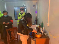 暖心！蕪湖群眾給奮戰(zhàn)疫情防控一線民警送夜宵
