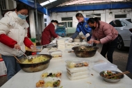 濉溪：全家总动员为疫情防控一线送“爱心盒饭”