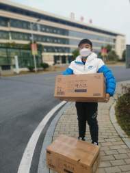 安慶：六年級小學生用壓歲錢購買900只口罩捐給抗疫醫護人員