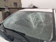 銅陵一男子酒后泄憤 怒砸侄兒轎車