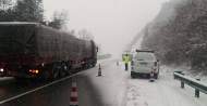 濟廣高速岳西至黃尾段因大雪實行二級交通管制