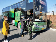绩溪首批26名外出返岗农民工包车驶往浙江宁波