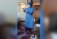 連線安徽第二批援鄂隊(duì)員：穿脫防護(hù)服練習(xí) 人人得過關(guān)