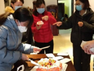 隔離病房護(hù)士的生日愿望：早日戰(zhàn)勝疫情 每個(gè)人都平平安安