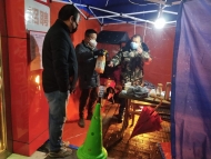 風雪抗疫夜   姜茶暖了值班人