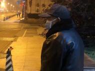 老人合肥街頭走失 民警幫其找到家人