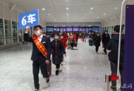 543名黃山人乘專列回杭州上班