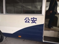 淮南一男子進理發店內不理發 偷部手機被拘留
