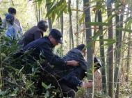 黟縣八旬老人山中不慎跌落地窖 民警利用逃生繩索將其救出