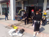 合肥一商业街突发火情 幸遇城管人员巡查及时扑救
