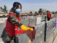 蚌埠：200多名志愿者參與文明祭祀