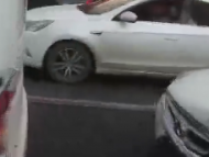 自投罗网！亳州一男子醉驾撞上警车
