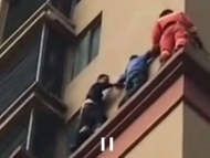 淮南：10歲男童負(fù)氣爬出窗外 民警冒險(xiǎn)進(jìn)行心理疏導(dǎo)