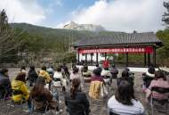 天柱山：致敬白衣天使  黃梅聲聲贊英雄