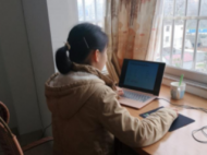 合肥大學生志愿者為一線醫務人員家庭子女“線上教學”