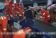 快遞分揀員左腿卷入運輸機 合肥消防緊急破拆救援