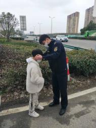六安：路遇兒童求助，執法人員熱心幫助將其送回家