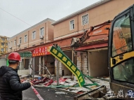 合肥取締一“騎路”市場  約8000平方米臨時經(jīng)營攤位全部被拆
