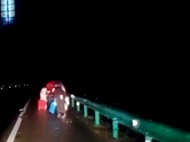 太危險！復工返程路上 父母深夜帶三個娃高速公路步行