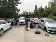 合肥一家輪胎公司數(shù)十輛車被“砍腳” 一夜之間全“趴窩”