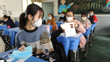合肥六中高三复学第一课 师生进校测体温