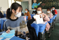 合肥市六中高三復(fù)學(xué)第一課 師生進(jìn)校測(cè)體溫