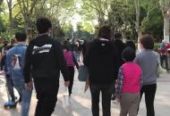 清明節眾多市民出門踏青 在公園等景點里共享春日溫暖