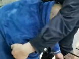 八旬老人捞帽子时滑落水中 民警听到呼救将其救出