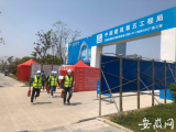 合肥一小区居民楼突发大火  “好邻居”进火场扑救 