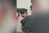 蕭縣一男子騎車摔暈路邊 民警出警途中及時救助