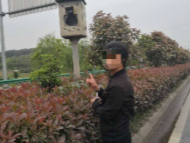 男子超速被抓拍心生不滿 凌晨攜撬棍損壞測速設備