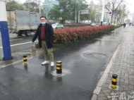 男子騎車避讓行人撞隔離樁致骨折 討要說法一波三折