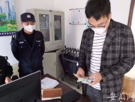 58歲保安夜間巡邏發現錢包  苦尋一個多小時無果后交給警方
