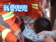 4歲娃被卡洗衣機 消防成功解救