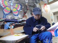 淮北八旬老人痴迷做风筝70余载 形态逼真只送不卖