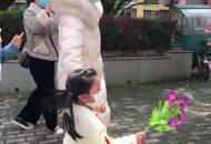 蕪湖援助湖北英雄凱旋 回家時其女兒樂成“小喜鵲”
