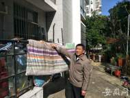 合肥一小區(qū)樓上雜物如“雨下”  樓下老人愁滿面